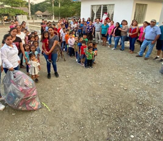 Llevan alegría al ejido San Pedrito