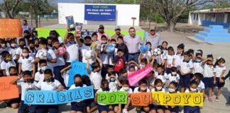 Alcalde lleva apoyos a primaria y telesecundaria