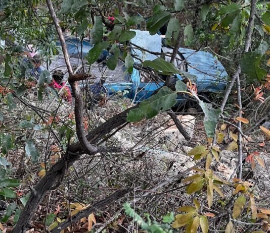 Guardia estatal auxilia a lesionados por accidente en el chorrito