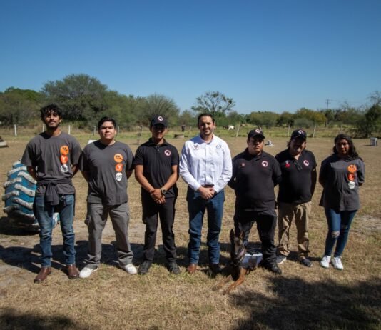 Estudiante de la UAT aporta su experiencia en adiestramiento canino al servicio comunitario