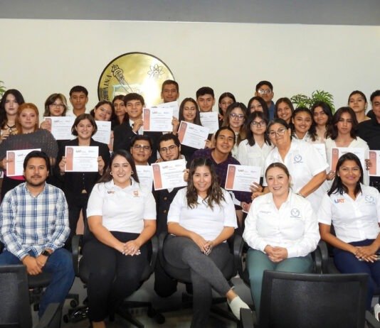 Prepa 3 de la UAT entrega la primera generación bilingüe