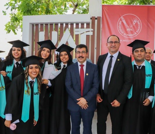 Rector de la UAT, Dámaso Anaya, preside graduación en la UAM Mante