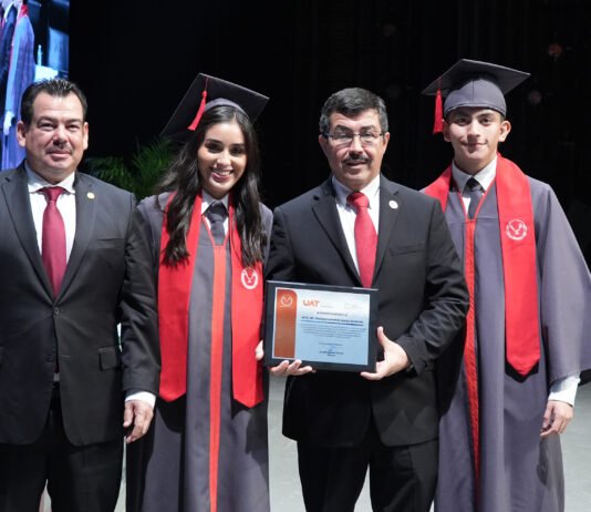 El rector Dámaso Anaya preside la graduación de 161 egresados de la UAT
