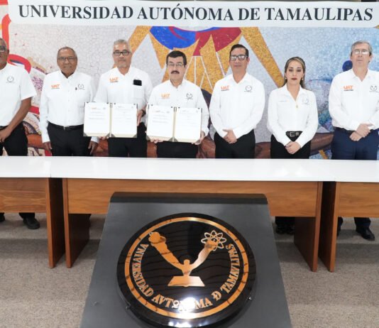 Preside Dámaso Anaya la firma del contrato colectivo UAT-SUTUAT