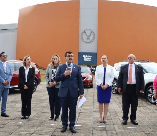 Rector de la UAT entrega equipamiento de vehículos a las facultades de la zona sur
