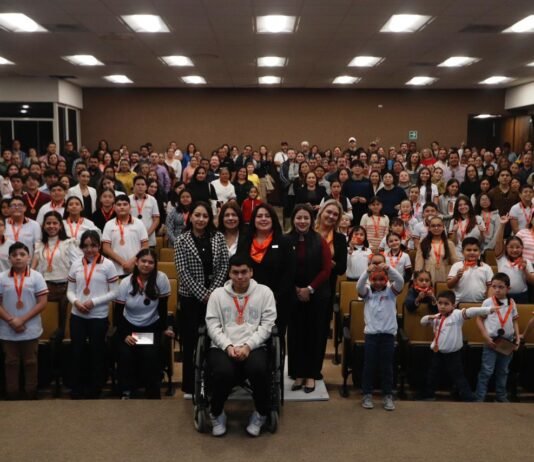 Reconoce UAT a estudiantes destacados y egresados del CeINA