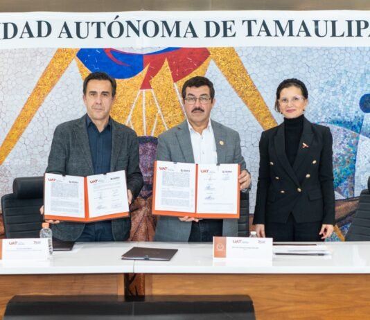 Firma la UAT convenio con Escuela de Economía Social de España