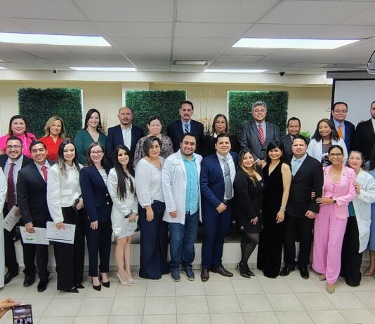 La UAT y el HRAEV realizan ceremonia de egreso de médicos residentes