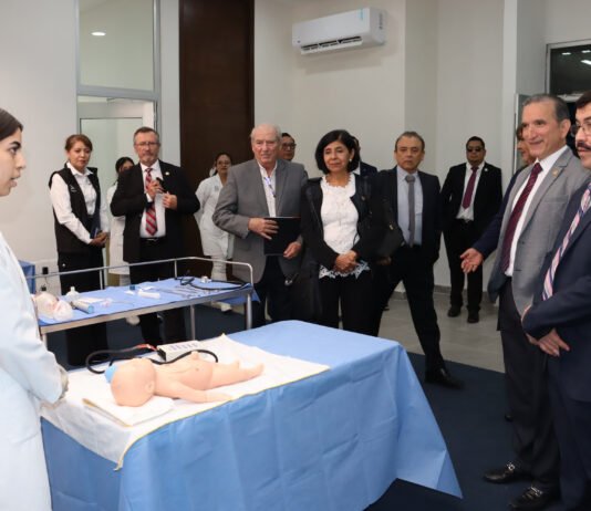Rector de la UAT supervisa equipamiento en la Facultad de Medicina Tampico