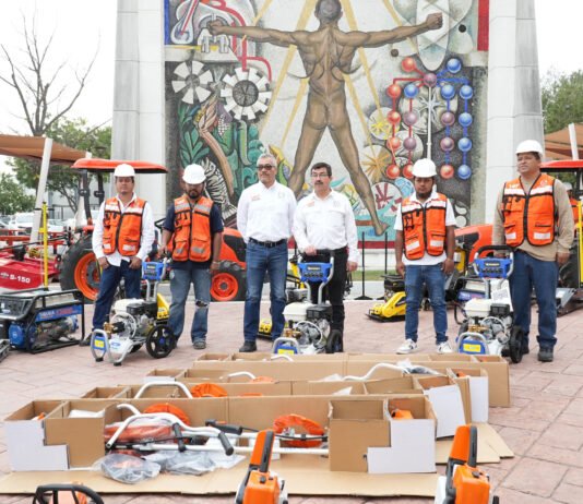 Entrega rector equipo para el mantenimiento de los campus de la UAT