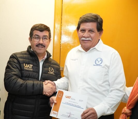 Preside rector Dámaso Anaya celebración del 33 aniversario de Radio UAT