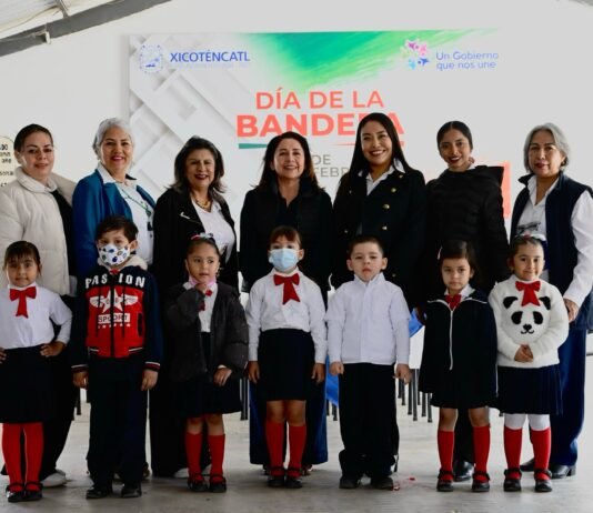 Preside Mariela López la ceremonia cívica del Día de la Bandera en Xicoténcatl