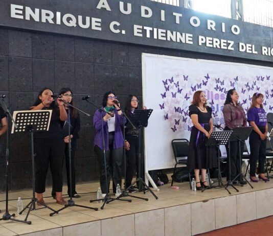 La UAT ofreció a sus universitarias el recital “Voces Violeta”