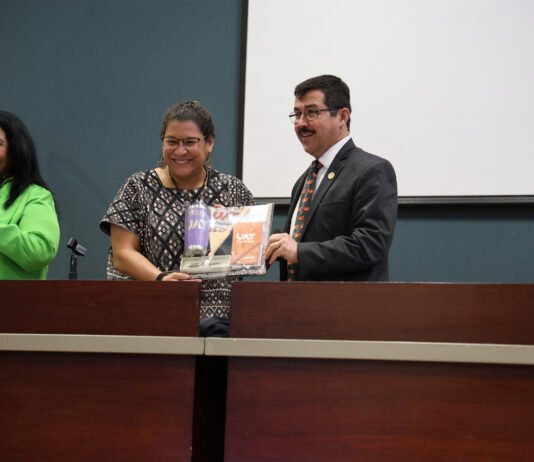La ministra Lenia Batres dicta conferencia en la UAT