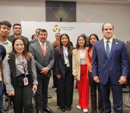 Estudiantes de la UAT destacan en simposio de educación en el South Texas College