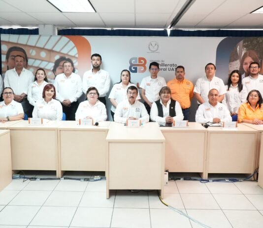Implementa la UAT prepa en línea