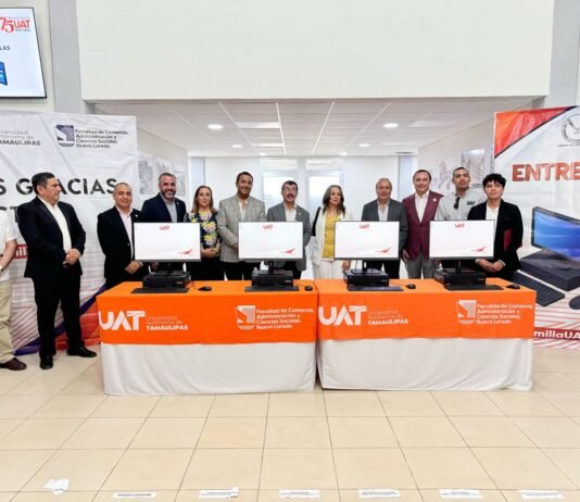 Entrega rector de la UAT equipamiento a universitarios de Nuevo Laredo