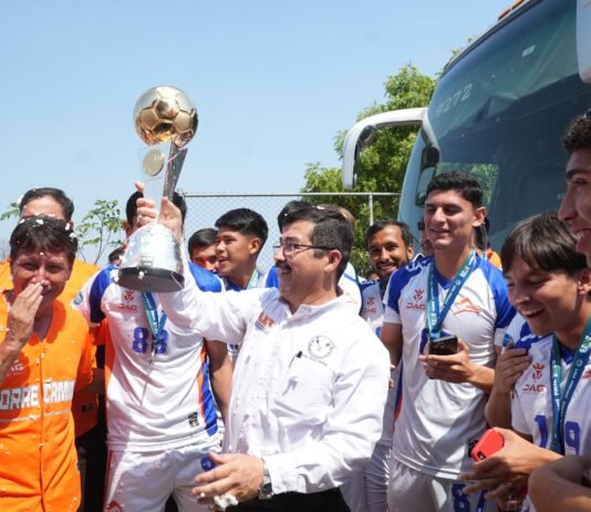Recibe rector a los Correcaminos campeones de la Liga Premier
