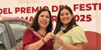 Entrega Patty Chío Automóvil a maestra Ganadora de rifa