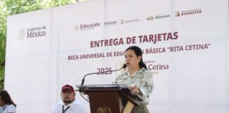 Entrega Patty Chío tarjetas para cobro de becas del bienestar