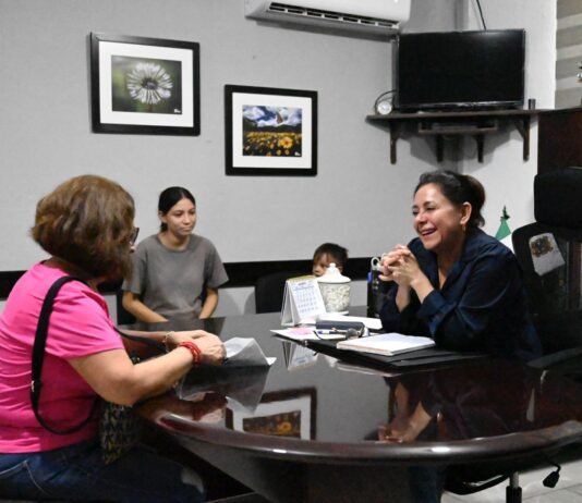 Mariela López atiende de manera directa a familias en Martes Ciudadano