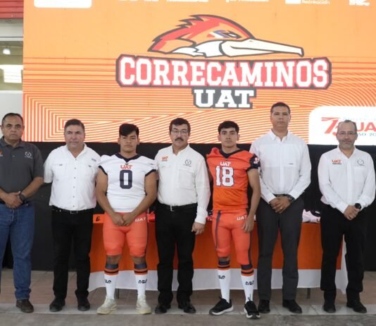 Entrega rector uniformes a Correcaminos UAT de la Liga Mayor ONEFA
