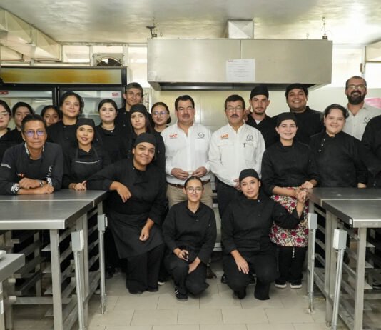 Comparte el rector logros y proyectos con estudiantes de la Facultad de Derecho Victoria