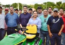 Entregan Tracto Podadora John Deere para el mantenimiento de campos deportivos en Xicoténcatl