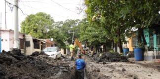 Gobierno de Patty Chío avanza en reparar drenajes de la Arbustos