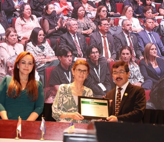 La Dra. Annie Pardo dicta conferencia magistral en la UAT