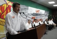 UAT y Secretaría de Educación entregan más de 8 000 becas a universitarios