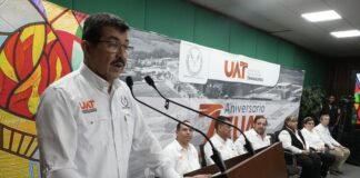 UAT y Secretaría de Educación entregan más de 8 000 becas a universitarios