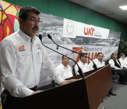 UAT y Secretaría de Educación entregan más de 8 000 becas a universitarios