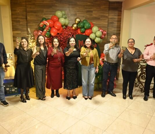 Mariela López convive con docentes en Posada Navideña del CBTIS 98