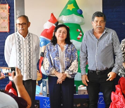 Mariela López Sosa convive con docentes de la Zona Escolar 14