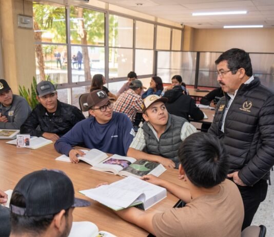 El diálogo con universitarios define el nuevo rumbo de la UAT: rector