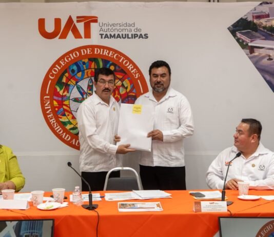 Reconoce rector la excelencia académica de egresados UAT en el EGEL