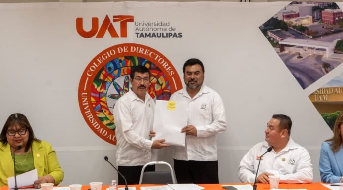 Reconoce rector la excelencia académica de egresados UAT en el EGEL