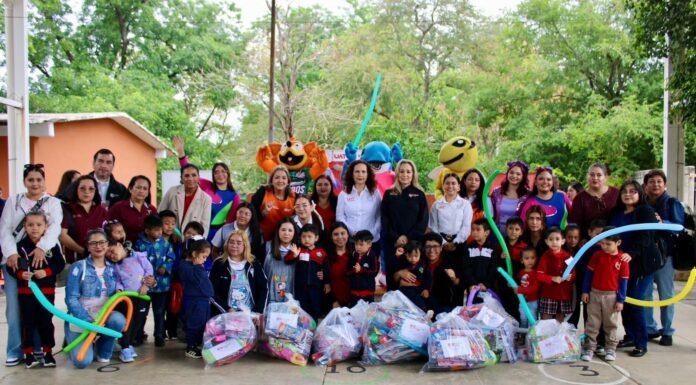 Entrega UAT juguetes a niñas y niños con la jornada “Alegrando Corazones”