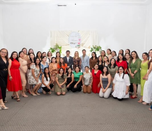 Festejan a maestros de Familia UAT