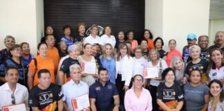 Capacita la UAT a personas mayores en el uso de herramientas digitales