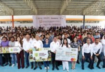 Encabeza el rector Dámaso Anaya entrega de becas a 493 estudiantes de la UAT
