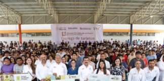 Encabeza el rector Dámaso Anaya entrega de becas a 493 estudiantes de la UAT