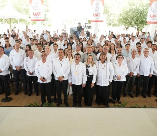 En homenaje solemne reconoce la UAT trayectoria de 215 docentes