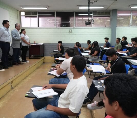 Aspirantes a ingresar a la UAT presentan examen CENEVAL