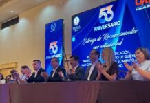 Reconoce Dámaso Anaya a trabajadores universitarios en el 53 Aniversario del SUTUAT